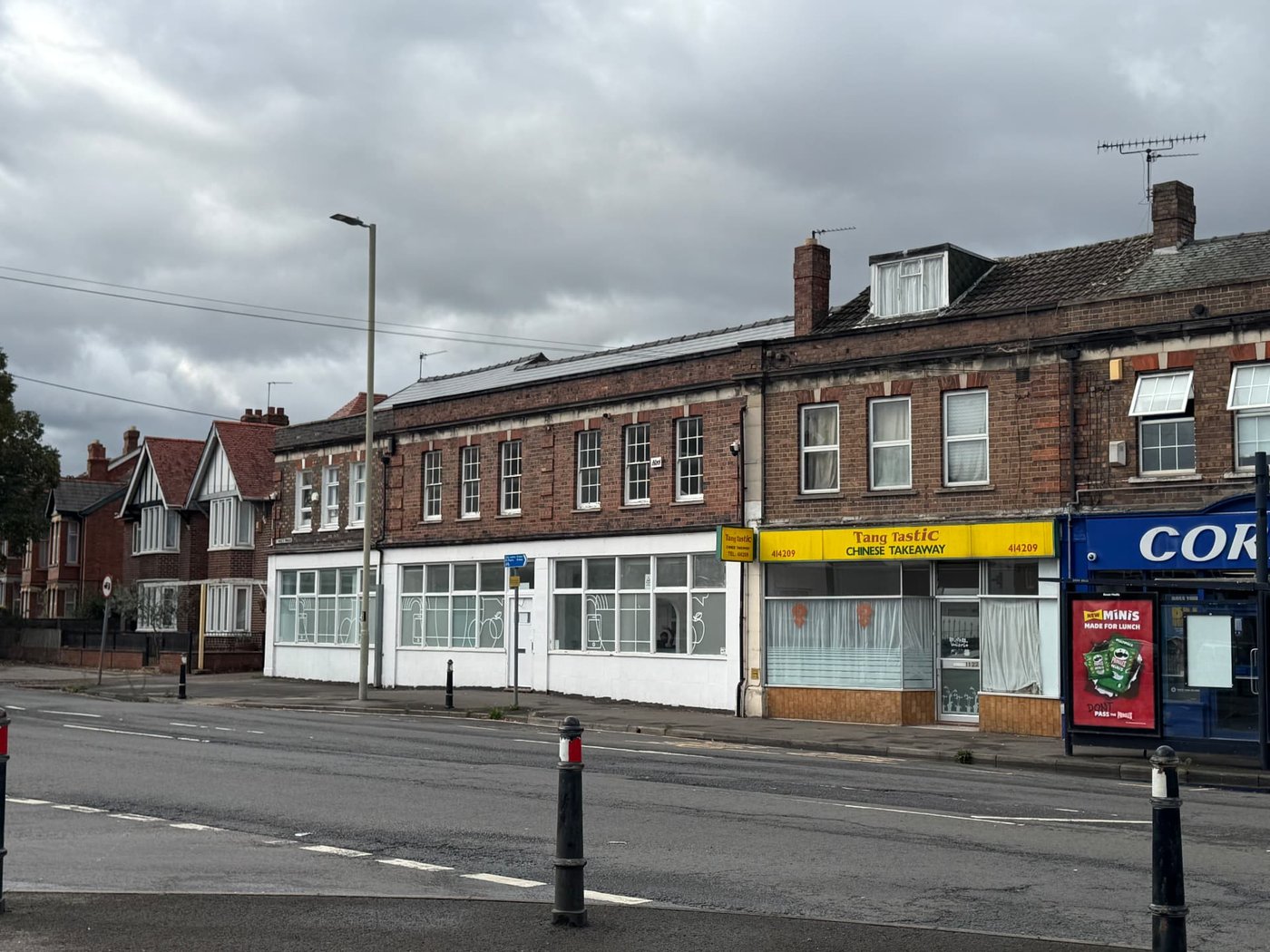 The exterior of GL1 Dental on Stroud Road, moments from Linden